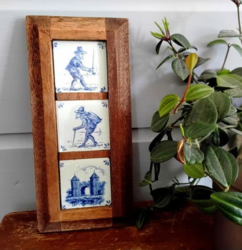 3 Delfts blauwe tegeltjes in eikenhouten lijst- eiken - 1