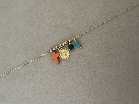 Gouden ketting met bedeltjes kruisje zonnebloem kralen ibiza - 0