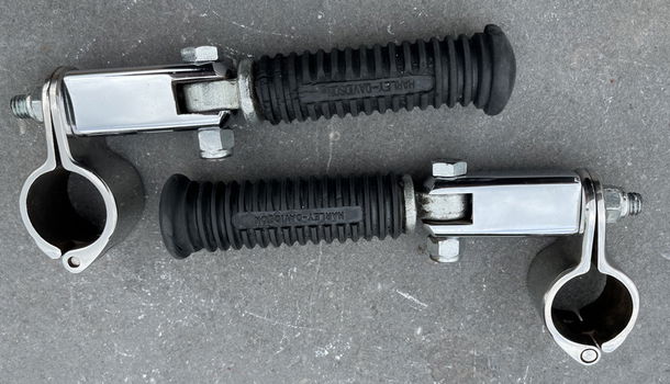 Highwaysteps met kuryakyn RVS clamps voor +-32mm valbaar - 2