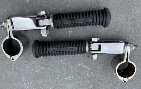 Highwaysteps met kuryakyn RVS clamps voor +-32mm valbaar - 3