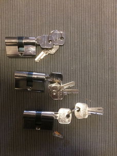 Deurslot cilinders, nieuwe korte profielcilinder 22 /22mm (totale lengte 48mm) elk met 3 sleutels