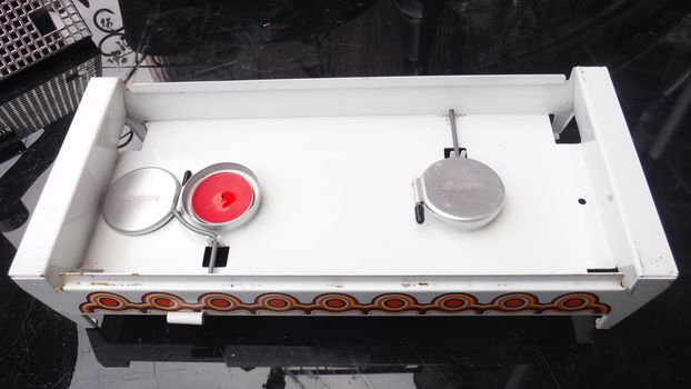 Retro Brabantie warmhoud plaat. V - 5