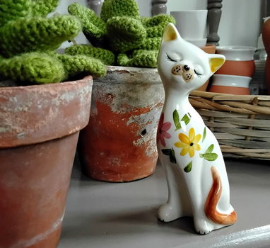 Porseleinen beeldje - poesje - katje - poes - kat - bloemen - 1