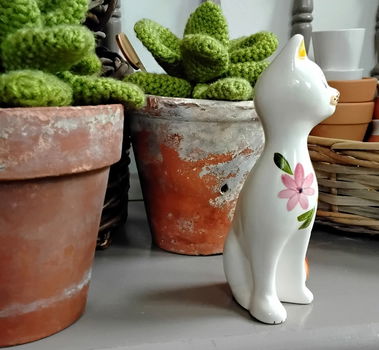 Porseleinen beeldje - poesje - katje - poes - kat - bloemen - 2