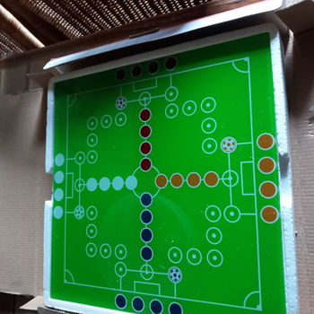 Voetbal Drink spel - Incl. 16 drinkglaasjes 31 x 31 cm - 1