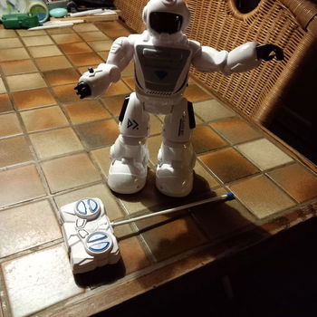 Robot - met afstandsbediening - super bot - 10,- - 0