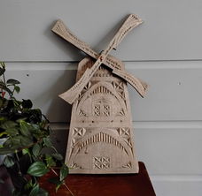 Houten molen met ophanghaakje