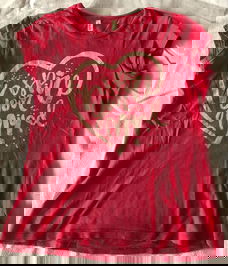 T-shirt maat 140 roze (hart)
