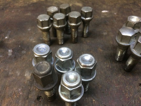 Universele wielbouten M12 x 1,5 mm, tussen 28mm en 32mm draadlengte. - 3