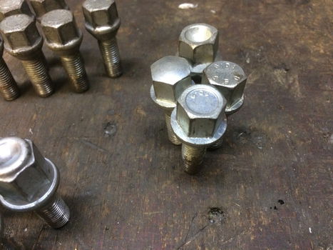 Universele wielbouten M12 x 1,5 mm, tussen 28mm en 32mm draadlengte. - 4