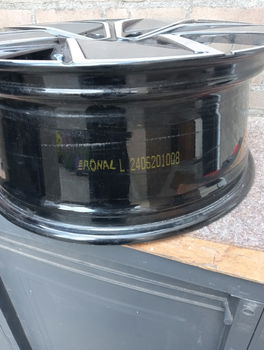 Velg 18 Inch met lichte schade - 1