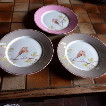 Pip, servies - diverse borden, met een heeeeele kleine beschadiging, gebruikerssporen - 0