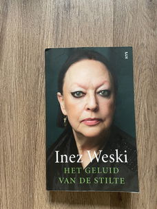 Inez Weski Het geluid van de stilte.