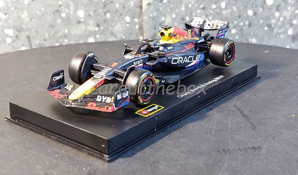 Oracle Red Bull RB19 VERSTAPPEN 1:43 Bburago B158 - 1
