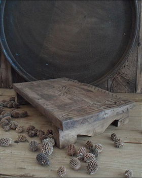 12435 BT Wabi sabi bajot tafeltje carved - 1