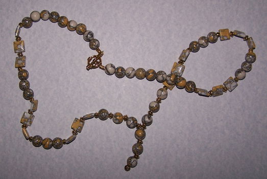 Geel en wit Howliet collier, gemengde kralen - 1