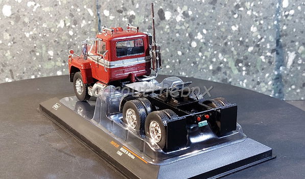 Mack R-series 1966 bruin 1:43 Ixo V1140 - 2