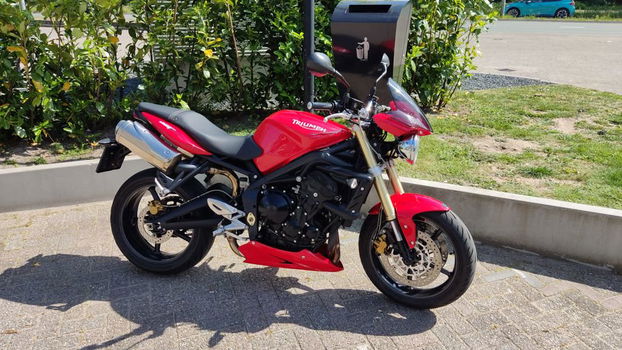 Triumph Street Triple (bj 2010) - 1