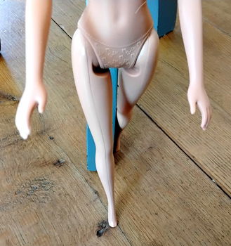 Barbie - generation girl ceo 1998 blond - lichaam 2010 - met zwarte barbie halsketting - 3
