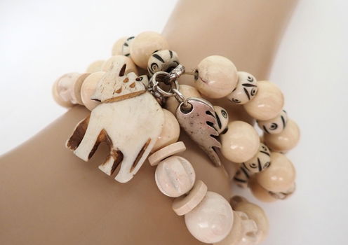Leuke armband, drie rijen houten kralen - 1
