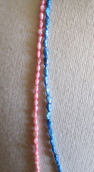 Twee kettingen van pastelkleurige rijstpareltjes - 3