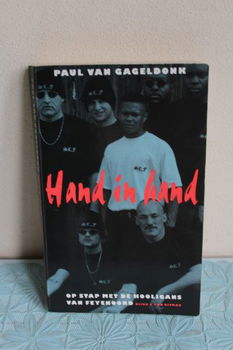 Hand in hand, op stap met de hooligans van Feyenoord - 0