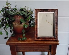 Houten fotolijstje met zilverkleurig binnenrandje
