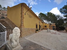 Spanje, Pinoso, Alicante : Ecologisch en duurzaam wonen in deze prachtige grotwoning van 128 m²