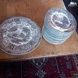 Servies: Engels Bruin Old Britain Castles - gebakschaal met 22 bordjes