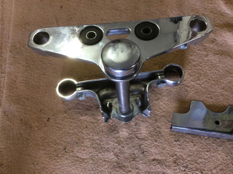 T-stuk, balhoofdplaten harley softail twincam vanaf 2000, voor 41mm voorvork, chroom is ok - 2
