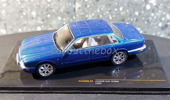 Jaguar XJ8 1998 blauw 1:43 Ixo V1145 - 0
