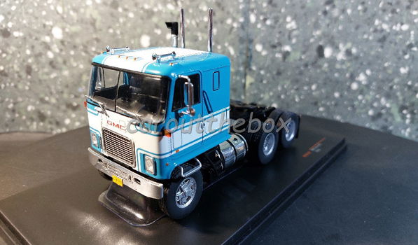 GMC Astro 95 1970 blauw 1:43 Ixo V1148 - 1