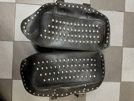 Harley EVO heritage retro zijtassen (het later en groter model zijtassen met 4 rijen nagels) - 1