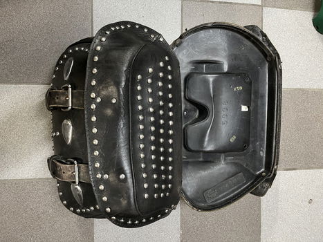Harley EVO heritage retro zijtassen (het later en groter model zijtassen met 4 rijen nagels) - 2