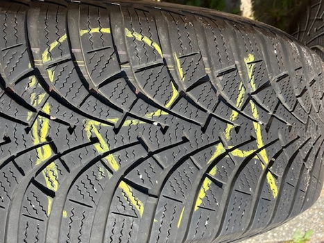 4 Stalen velgen (195/65R15) met velgenboom (2 winterbanden bruikbaar) - 1