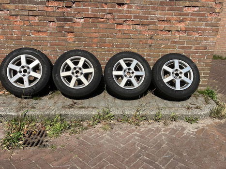 4 Stalen velgen (195/65R15) met velgenboom (2 winterbanden bruikbaar) - 4