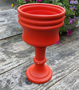 Vintage - retro - oranje bloempot op poot (met spoortjes) - 1