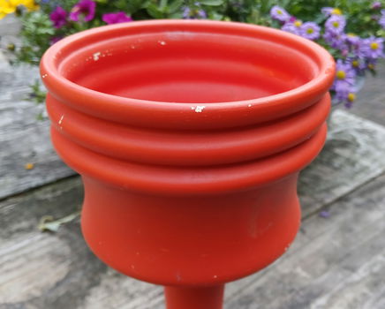 Vintage - retro - oranje bloempot op poot (met spoortjes) - 5