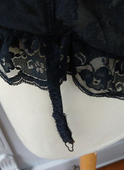Bustier met kant en jarretelsBustier met kant, jarretels, baleinen, beugels - 90C - 1