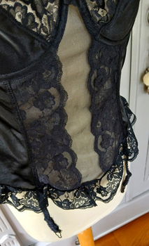 Bustier met kant en jarretelsBustier met kant, jarretels, baleinen, beugels - 90C - 4