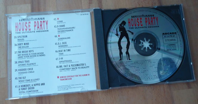 De CD Turn Up The Bass-House Party-The Ultimate Megamix 1991 - 2