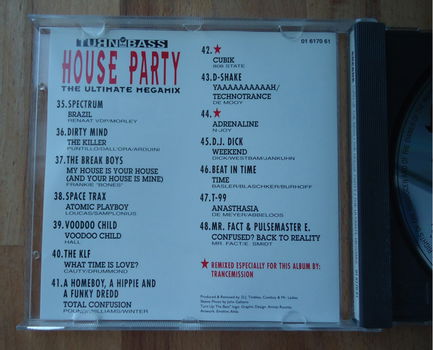 De CD Turn Up The Bass-House Party-The Ultimate Megamix 1991 - 7