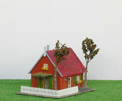 Huis met twee bomen H0/HO [NH1053] - 1