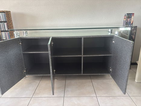 Lage kast met glas - 2