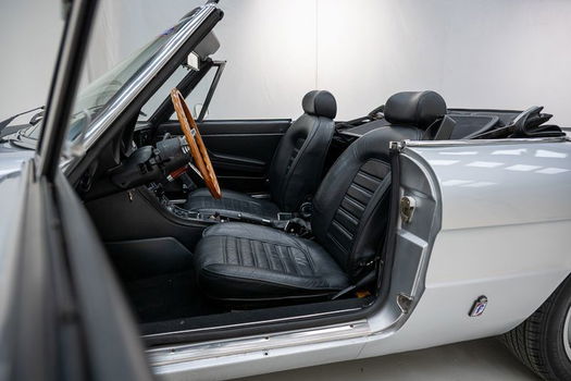 Alfa Romeo 2000 Spider 3 '84 CH0494 - 3