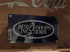 Emaille bordje – "Best Shop in Town"