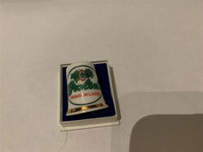 Mooi porseleinen vingerhoedje met het bekende Grolsch-logo