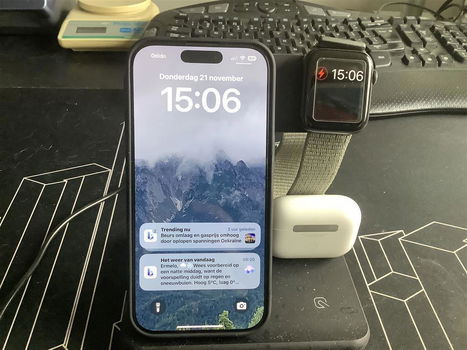 3-in-1 draadloze oplader – Telefoon, smartwatch & oortjes - 2