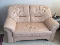 Lederen zetel 2 zit, licht beige/wit (150cm breed, 90cm diep), in goede staat
