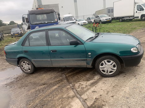 Toyota Corolla Sedan Groen - 1